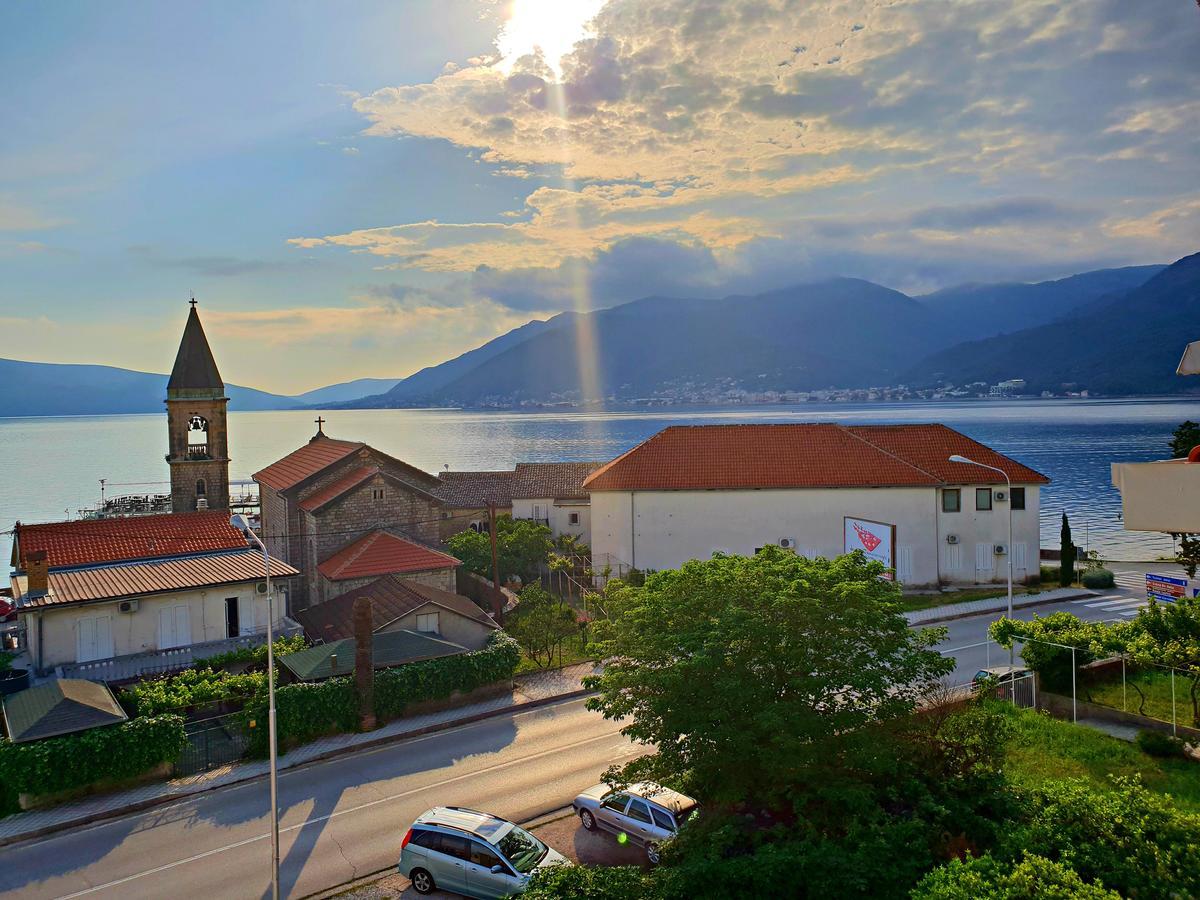 Bayview Studio Apartment Tivat Exterior foto